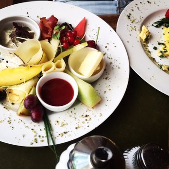 Restaurant Bastard - Gemischtes Frühstück und Rührei - International Near Me - Berlin, BE Restaurant Bastard - Gemischtes Frühstück und Rührei - International Near Me - Berlin, BE