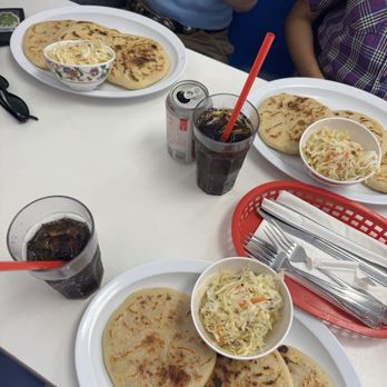 Pupuseria Salvadorena - Chicharron con queso, pollo con queso, frijoles con queso. - Salvadoran Near Me - Long Beach, California Pupuseria Salvadorena - Chicharron con queso, pollo con queso, frijoles con queso. - Salvadoran Near Me - Long Beach, California