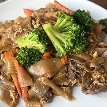 Siam Sushi & Thai - Beef Pad See Yew - Thai Near Me - Middleburg, Florida Siam Sushi & Thai - Beef Pad See Yew - Thai Near Me - Middleburg, Florida