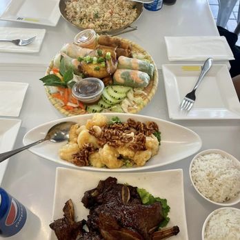 Joy Yee Noodle - Seafood fried rice, Vietnamese appetizer platter, honey shrimp walnut, and BBQ beef short ribs - Chinese Near Me - Chicago, Illinois Joy Yee Noodle - Seafood fried rice, Vietnamese appetizer platter, honey shrimp walnut, and BBQ beef short ribs - Chinese Near Me - Chicago, Illinois