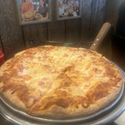 1000 Island Restaurant & Pizzeria - Pine apple and ham pizza