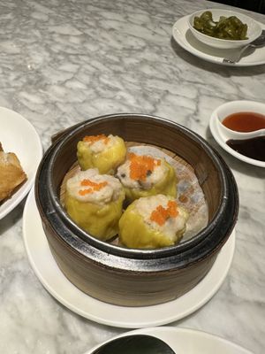 Li Yen 麗苑 by null