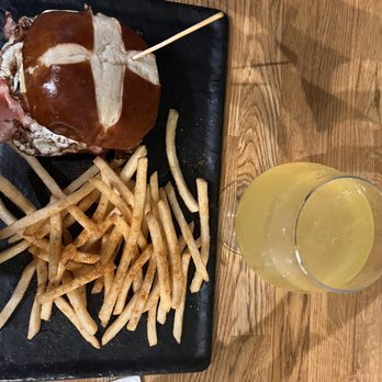 BEERTOWN - Gastropubs Near Me - Oceanside, California
