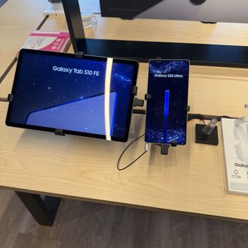 T-Mobile Experience Store - Mobile Phones Near Me - Fullerton, California