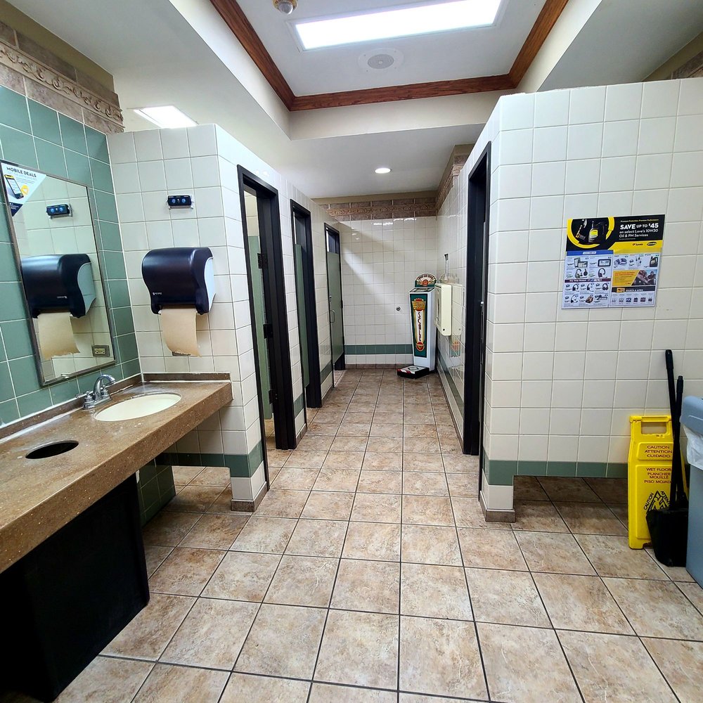 LOVE’S TRAVEL STOP Updated October 2024 26 Photos 1901 W I20