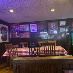 Herman's Ribhouse - Dining room