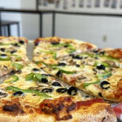 Ez Pz Pizza - Vegetarian regular crust pizza.