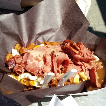 Nom Nom Nom Poutine - Poutineries Near Me - Toronto, Ontario