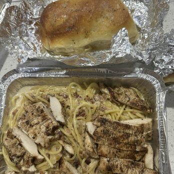 Giovannis Pizzeria & Kitchen - Spaghetti Alla Carbonara with chicken - Pizza Near Me - Orlando, Florida