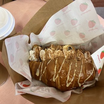 Owwhoo Cafe - Chocolate banana croissant sandwich - Bubble Tea Near Me - Los Angeles, California