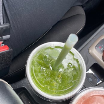 Tropical Smoothie Cafe - This is my avocolada it tastes good but it's very chunky and I can see all of the  avocado bits - Juice Bars & Smoothies Near Me - Patchogue, New York