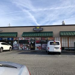 Lake Country Seafood Market - Front of store
