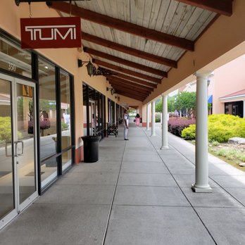 North Georgia Premium Outlets - Shopping Centers Near Me - Dawsonville, Georgia