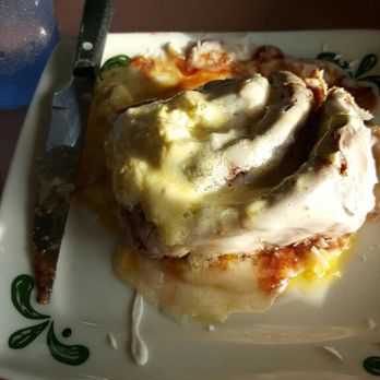 Flo-Anna's Diner - The wonderful cinnamon roll disappearing. - Diners Near Me - Shoreline, Washington