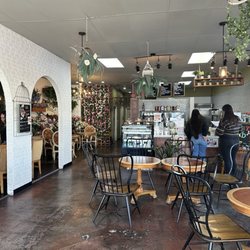 Baby Birds Cafe - Entrance and counter to order