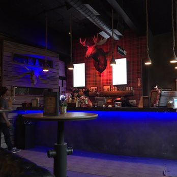 Kick Axe Throwing - Inside - Bars Near Me - Brooklyn, New York