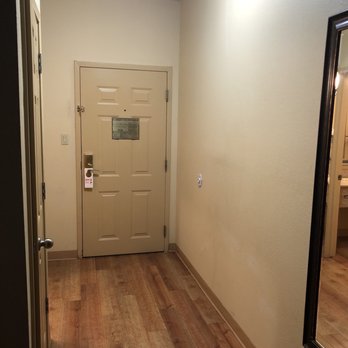 La Quinta by Wyndham Alice - Double Room entrance - Hotels Near Me - Alice, Texas La Quinta by Wyndham Alice - Double Room entrance - Hotels Near Me - Alice, Texas