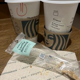 Grande Pike, a Grande Pecan Oatmilk Latte and ofc a biscotti