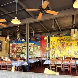 Central BBQ - View of the quasi-outdoor covered seating area
