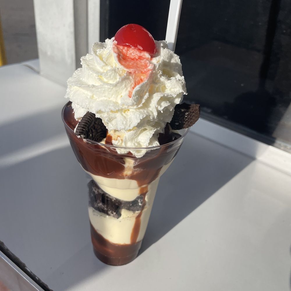 Fosters Freeze - Oreo fudge parfait - Ice Cream & Frozen Yogurt Near Me - Spring Valley, California