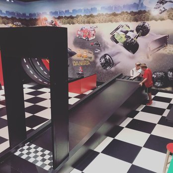 LEGOLAND Discovery Center - Columbus - Race car building and test area - Amusement Parks Near Me - Columbus, Ohio