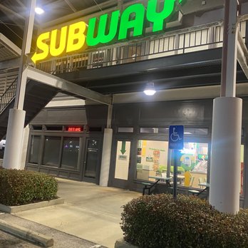 Subway - Exterior - Sandwiches Near Me - Birmingham, Alabama