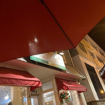 GiGi's NY Style Pizza - Outdoor sitting area - Pizza Near Me - Sea Bright, New Jersey