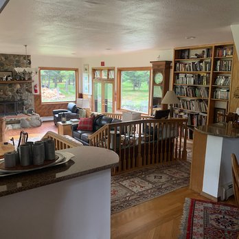 Denali Dome Home Bed & Breakfast - Common living room to meet other guests - Bed & Breakfast Near Me - Healy, Alaska
