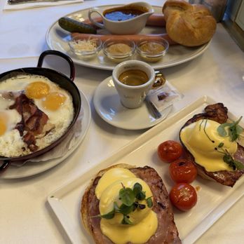 Café Landtmann - Top: landtmann sausages  Left: bacon & eggs  Front: eggs Benedict - Cafes Near Me - Vienna, 9