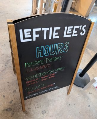 Leftie Lee‘s by null