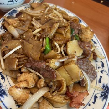 Lincoln Chinese Restaurant - House special chow fun - Cantonese Near Me - Lincoln, California