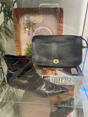 Weekend Vintage by null