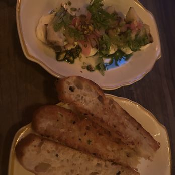 Darling - Ricotta maison et pain grillé/ homemade ricotta - Bars Near Me - Montreal, Quebec