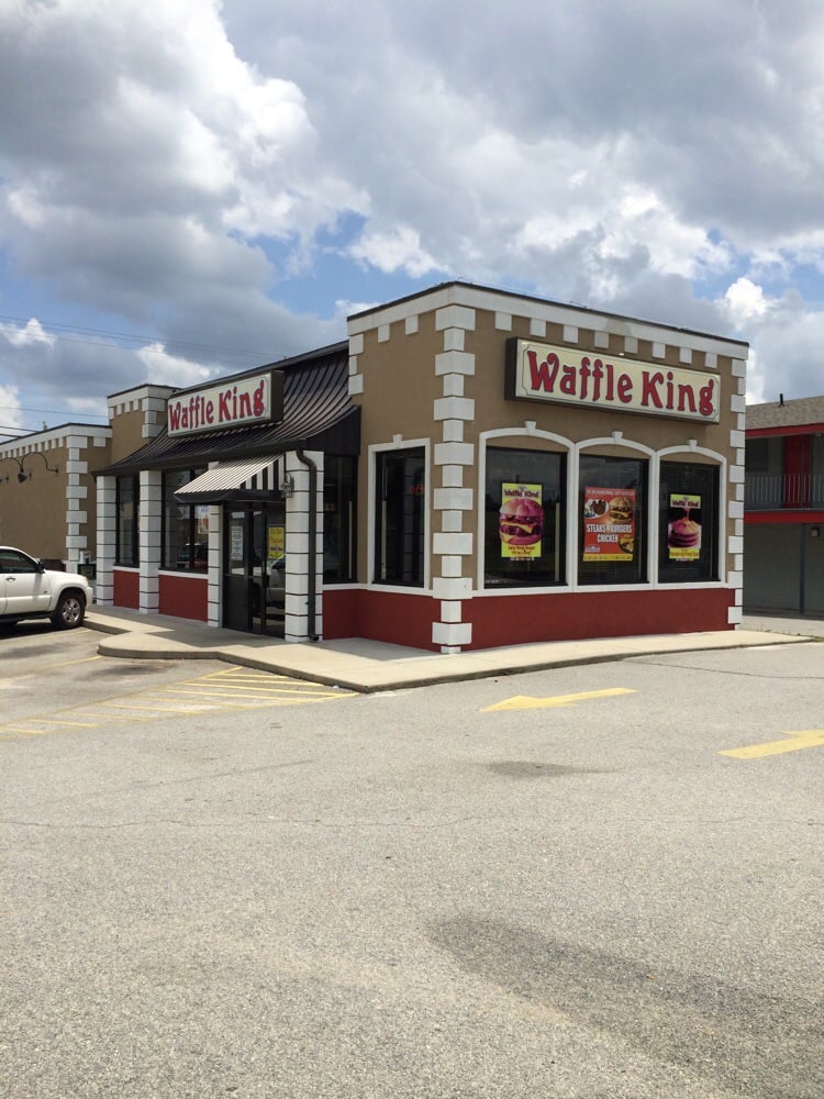 Royal Waffle King Logo