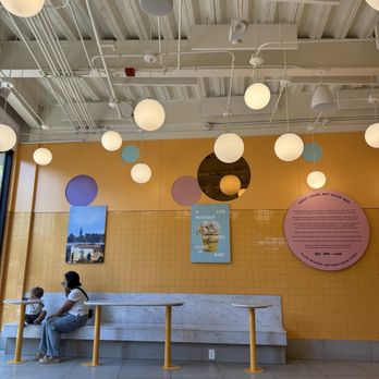 Van Leeuwen - Studio City - Tables for customers - Ice Cream & Frozen Yogurt Near Me - Los Angeles, California