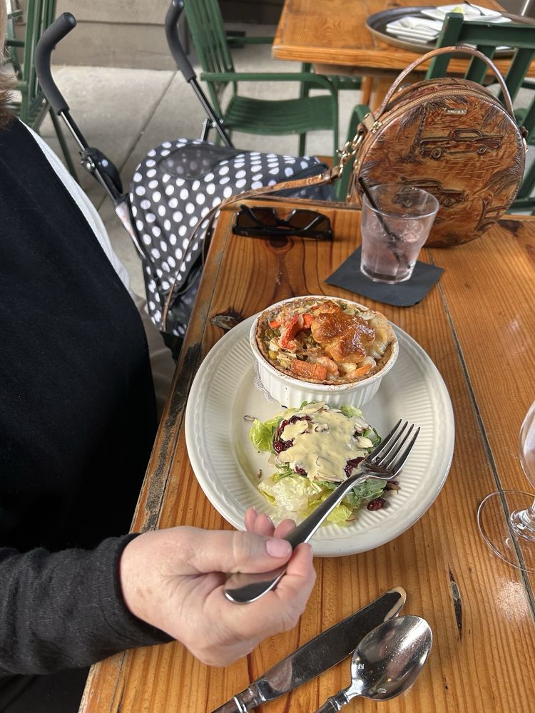 Cashier’s Celtic Table Logo