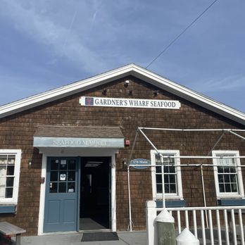 Gardner's Wharf Seafood - Outside of restaurant - Seafood Markets Near Me - Wickford, Rhode Island