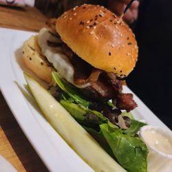 Mona's Burgers and Shakes