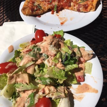 Ventosa Vineyards - Salad and pizza - Wineries Near Me - Geneva, New York