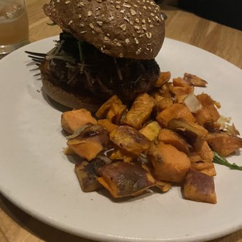 True Food Kitchen - Burger - New American Near Me - Oakbrook, Illinois