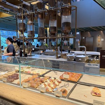 Starbucks Reserve Roastery Chicago - Coffee beverage area - Coffee Roasteries Near Me - Chicago, Illinois