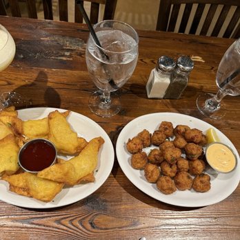 Marthas Vineyard Chowder Company - (6) CRAB RANGOONS and MINI CRAB CAKES - Seafood Near Me - Oak Bluffs, Massachusetts