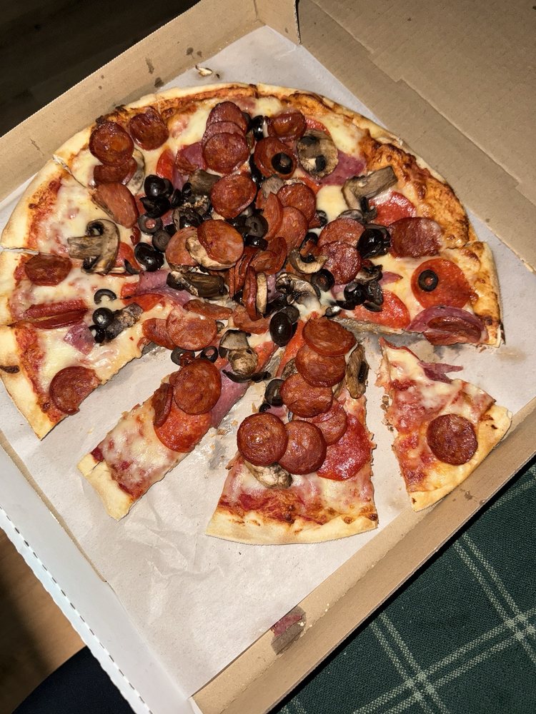 Jura's Pizza Parlor Logo