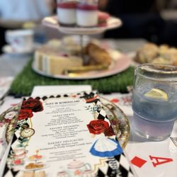 Alice in Wonderland tea set
