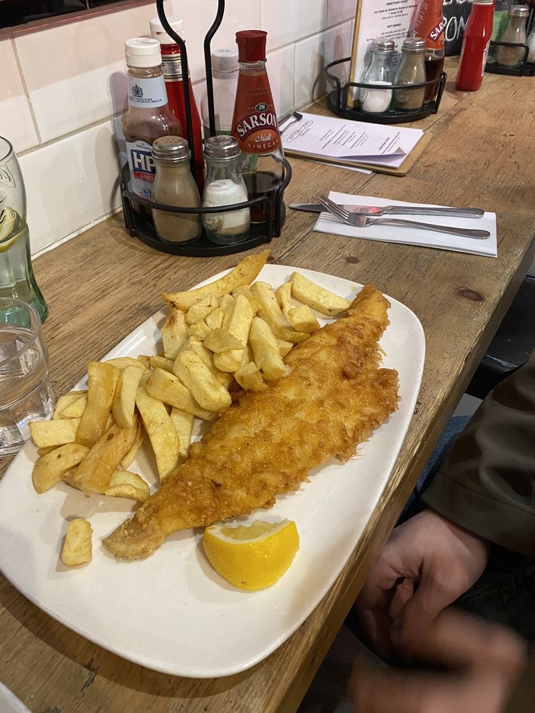 SUTTON AND SONS FISH AND CHIPS Updated October 2024 18 Photos 218 Graham Road, London