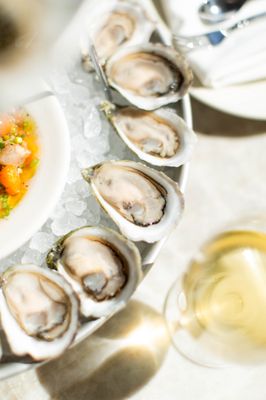 Queen's Raw Bar & Grill by null