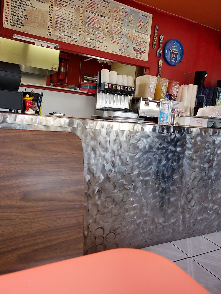 Los Robertos Mexican Food