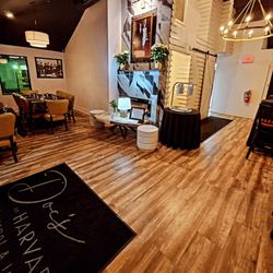 Doc's On Harvard Restaurant & Lounge