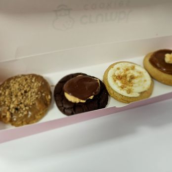 Crumbl - Carlsbad - Maple Pecan, Buckeye Brownie, Cake Batter & Dulce de Leche - Bakeries Near Me - Carlsbad, California