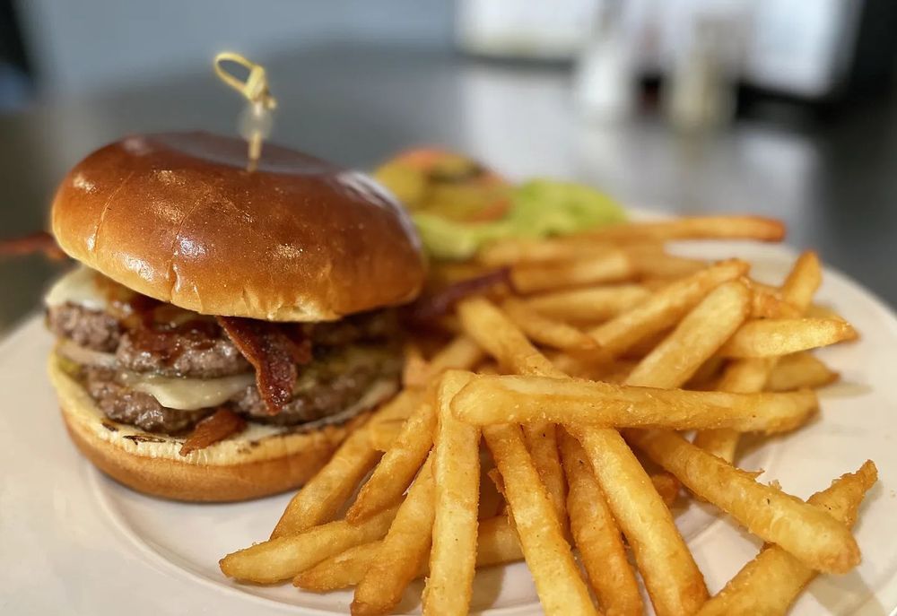 RUSTY PUTTER BAR AND GRILL Updated September 2024 11 Photos 1350